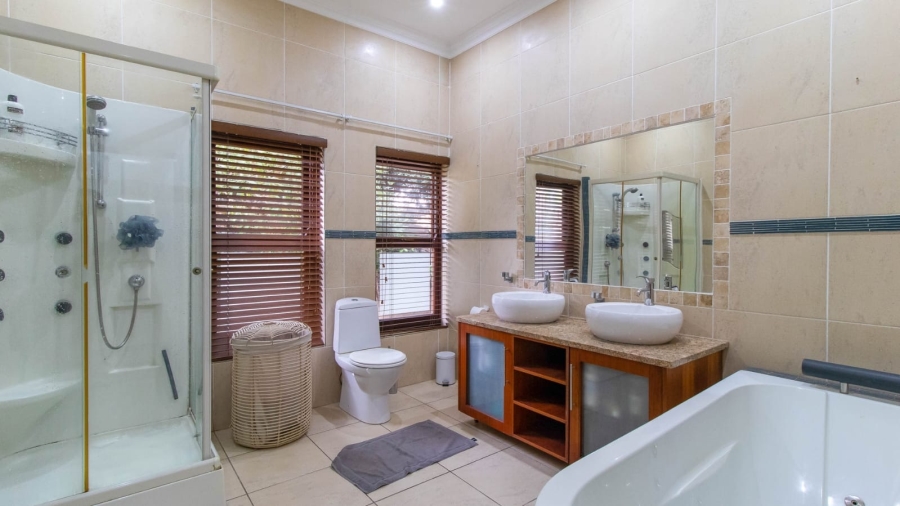 5 Bedroom Property for Sale in Klein Zevenwacht Western Cape